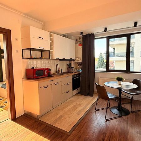 Cozy Apartment With Self Check-In Near Promenada Mall And Verdi Park Bukarest Kültér fotó