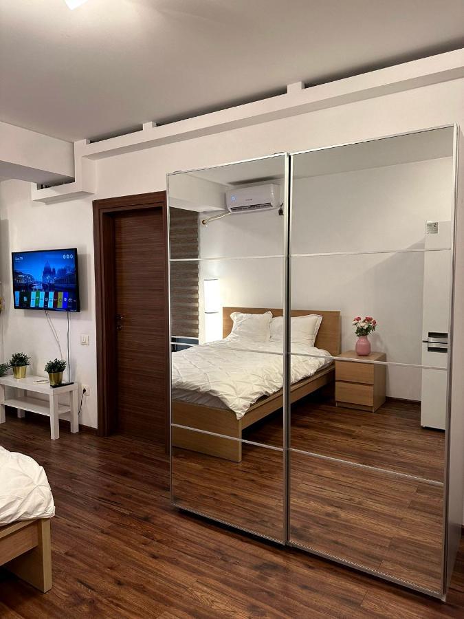 Cozy Apartment With Self Check-In Near Promenada Mall And Verdi Park Bukarest Kültér fotó