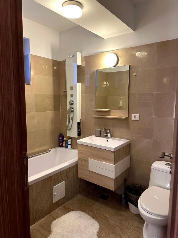 Cozy Apartment With Self Check-In Near Promenada Mall And Verdi Park Bukarest Kültér fotó