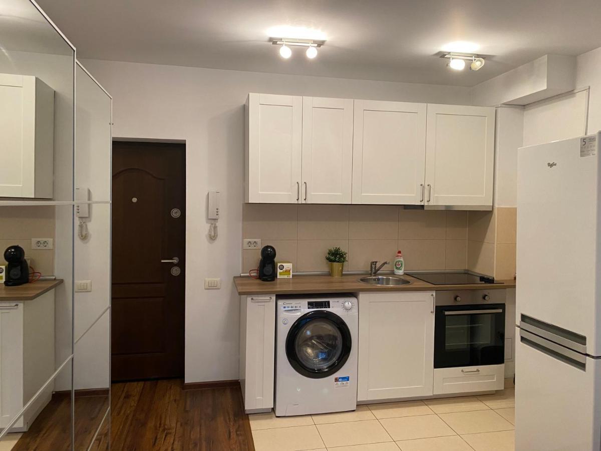 Cozy Apartment With Self Check-In Near Promenada Mall And Verdi Park Bukarest Kültér fotó