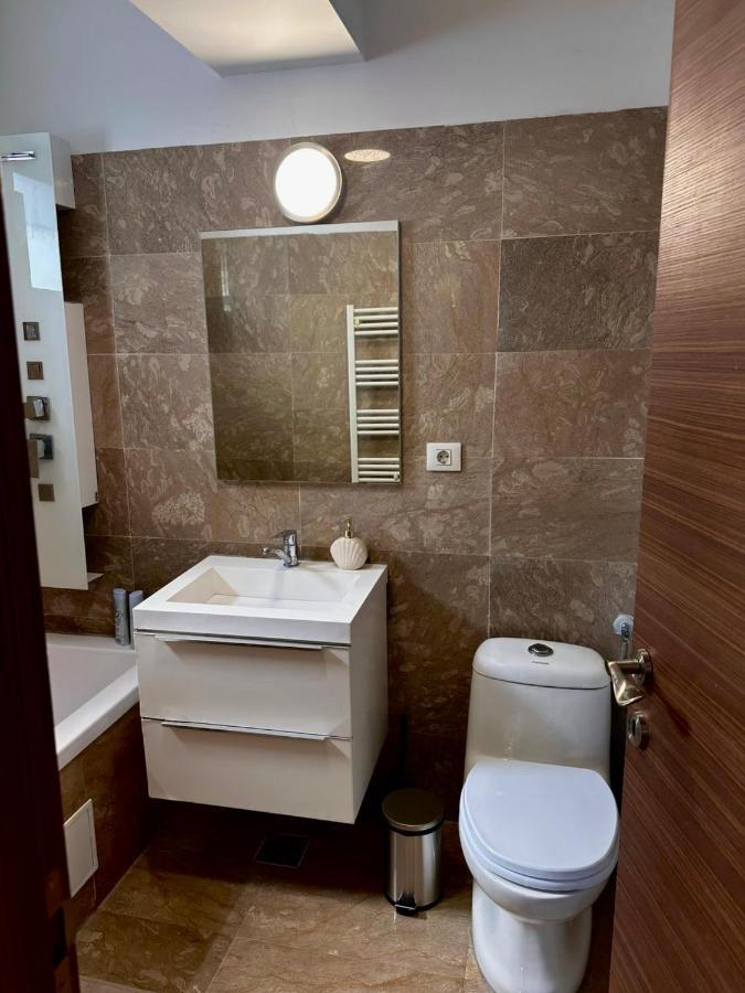Cozy Apartment With Self Check-In Near Promenada Mall And Verdi Park Bukarest Kültér fotó