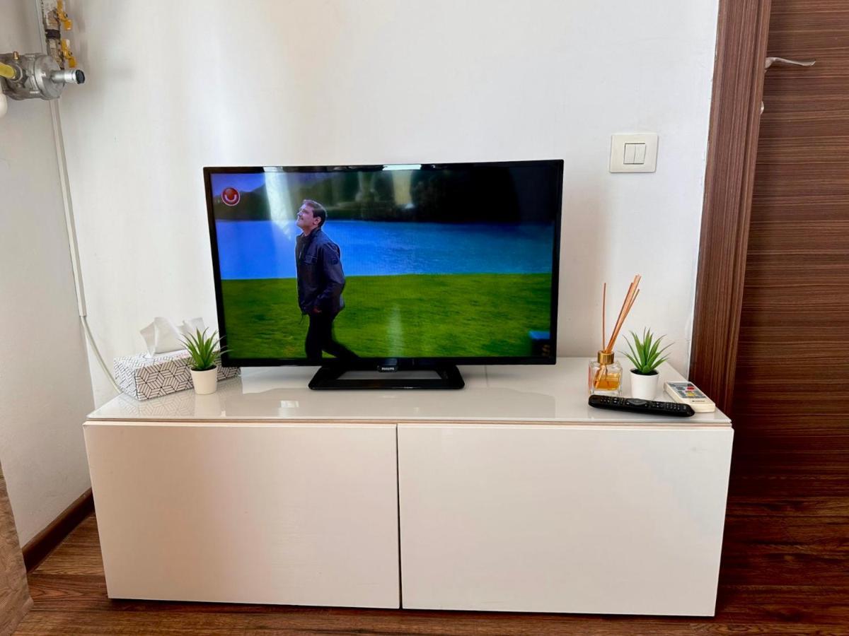 Cozy Apartment With Self Check-In Near Promenada Mall And Verdi Park Bukarest Kültér fotó