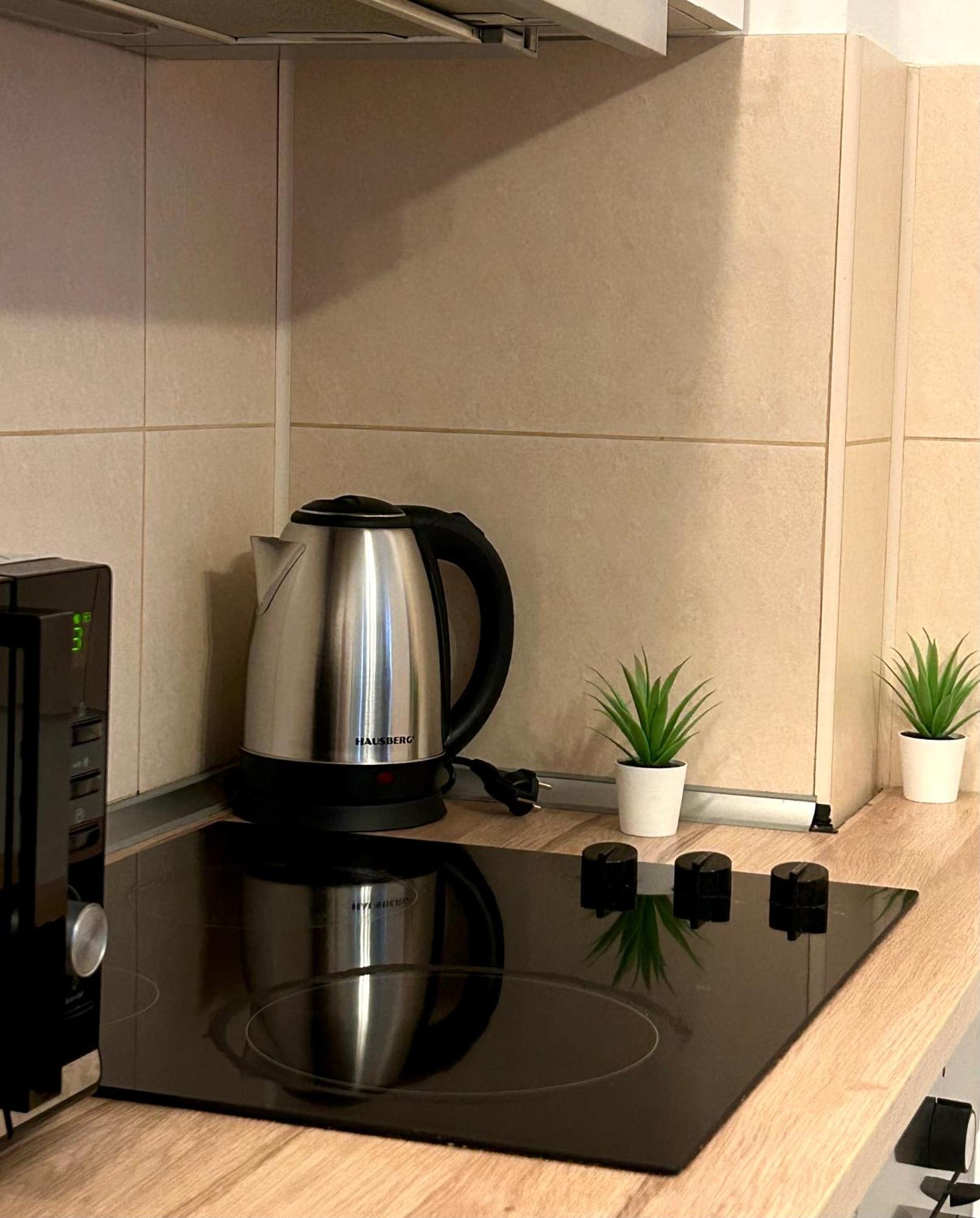 Cozy Apartment With Self Check-In Near Promenada Mall And Verdi Park Bukarest Kültér fotó