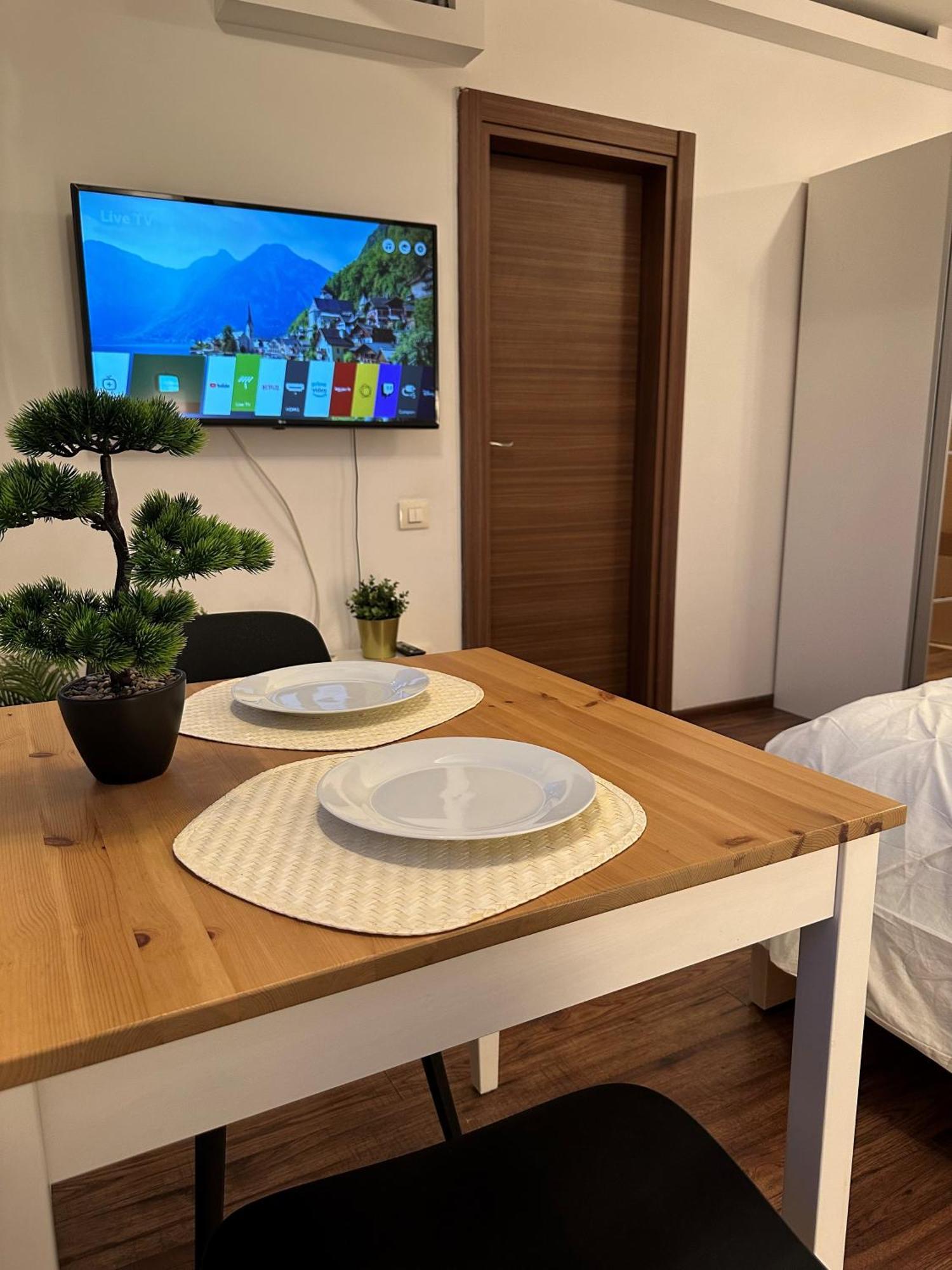 Cozy Apartment With Self Check-In Near Promenada Mall And Verdi Park Bukarest Kültér fotó