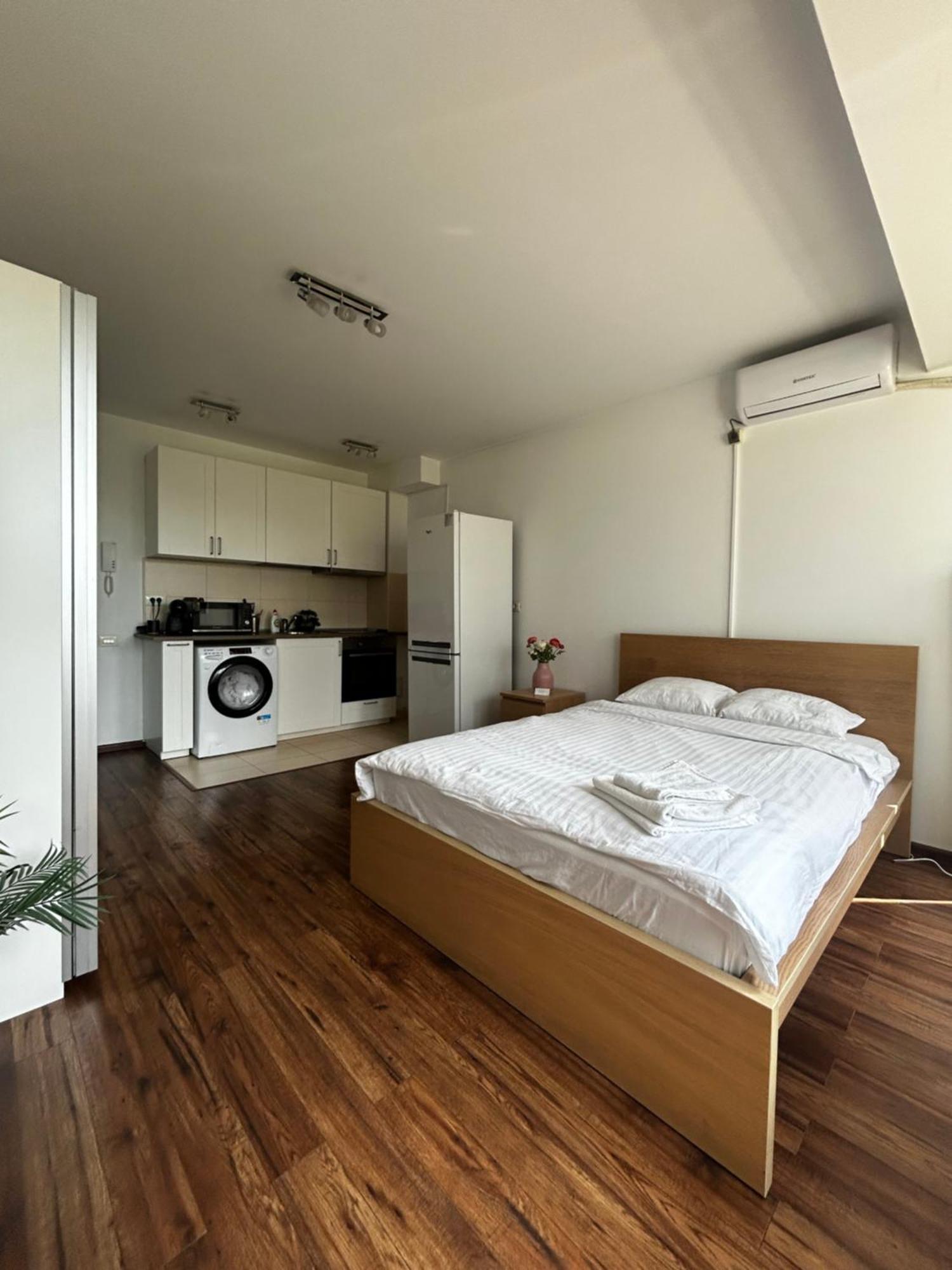Cozy Apartment With Self Check-In Near Promenada Mall And Verdi Park Bukarest Kültér fotó