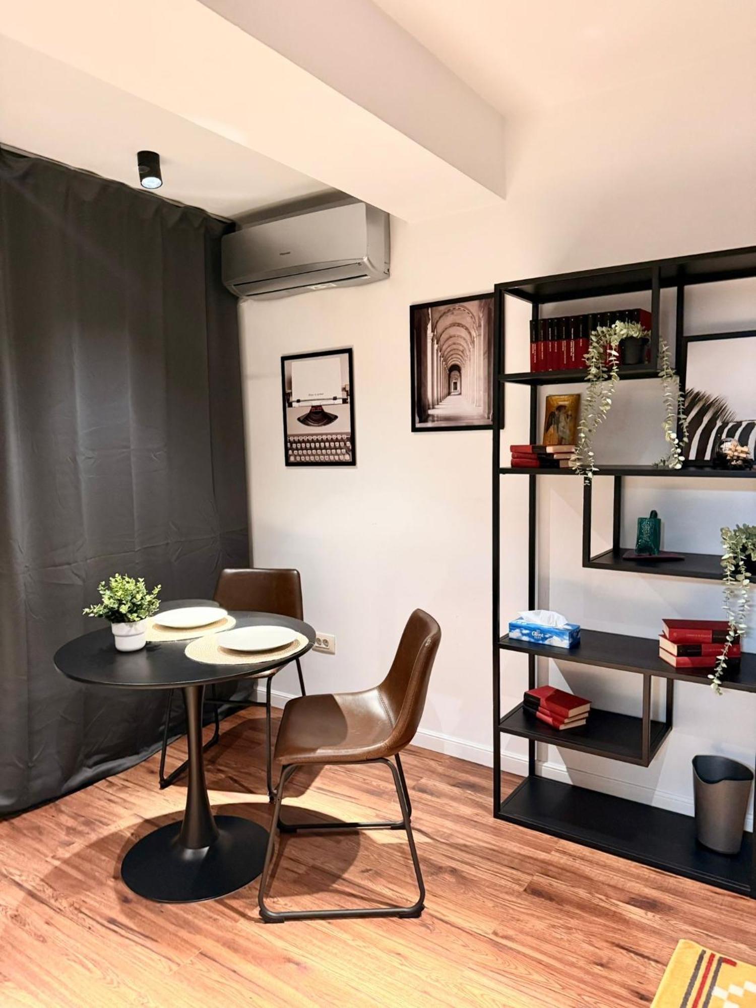 Cozy Apartment With Self Check-In Near Promenada Mall And Verdi Park Bukarest Kültér fotó