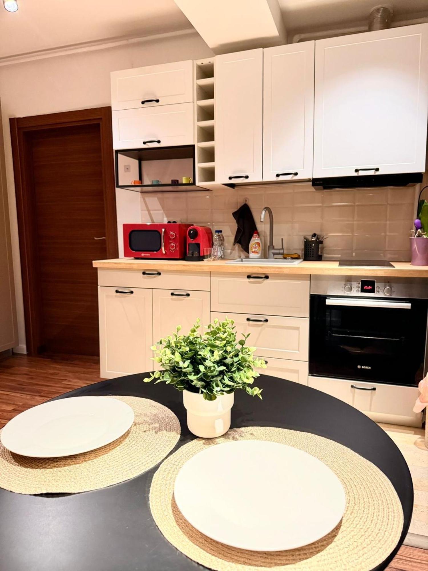 Cozy Apartment With Self Check-In Near Promenada Mall And Verdi Park Bukarest Kültér fotó
